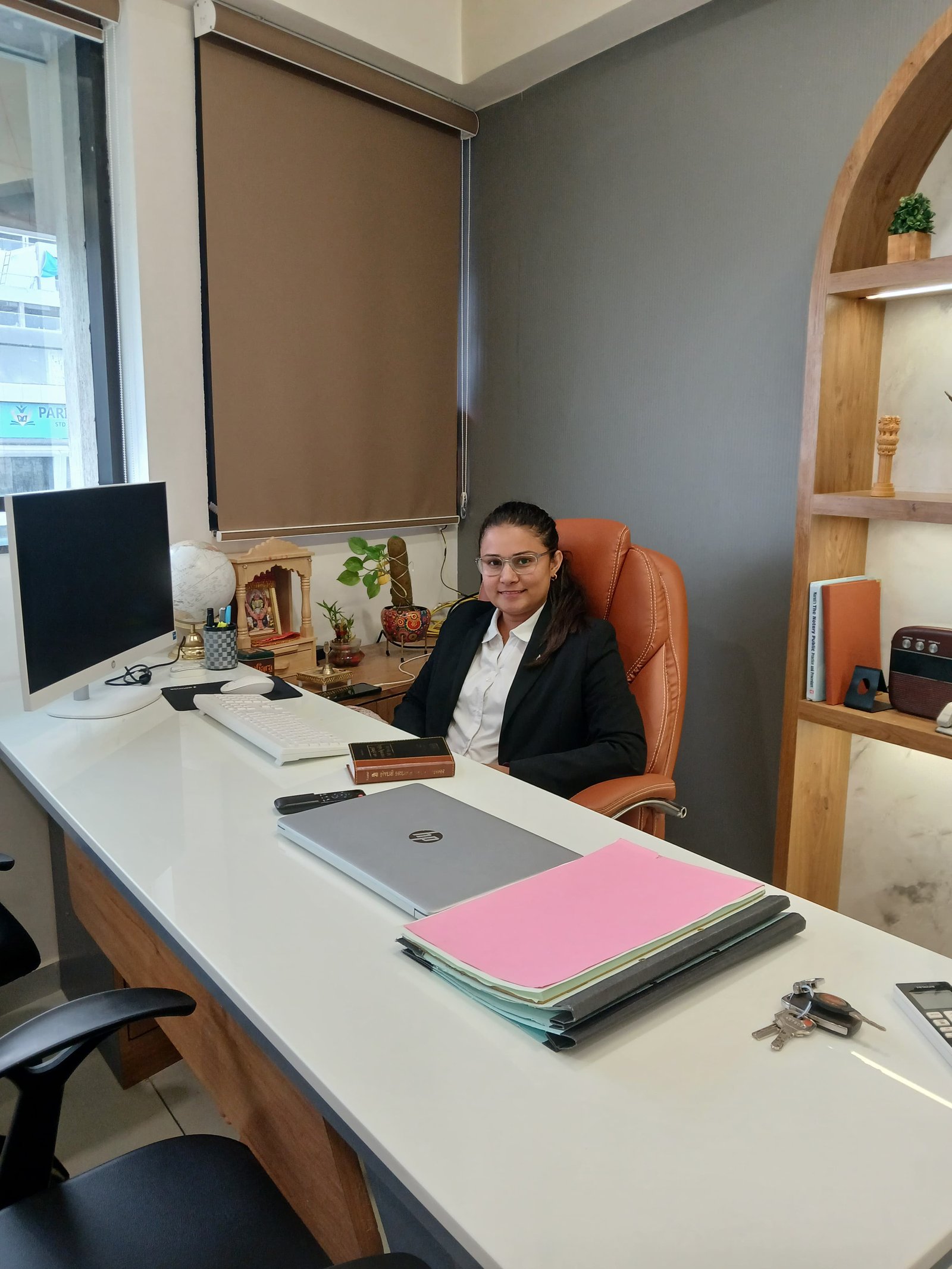 Amisha U. Anand (BCOM, MCOM, LLB)